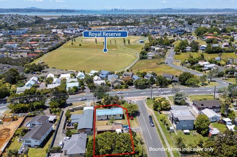 Photo of property in 490 Don Buck Road, Massey, Auckland, 0614