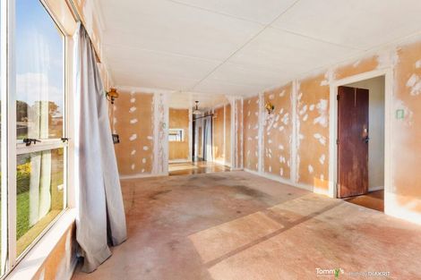 Photo of property in 9 Gow Street, Newlands, Wellington, 6037