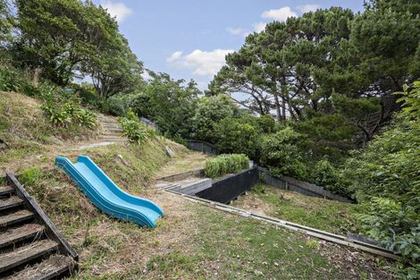 Photo of property in 18 Spenmoor Street, Newlands, Wellington, 6037