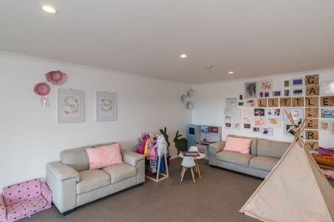 Photo of property in 62 Kakariki Grove, Waikanae, 5036