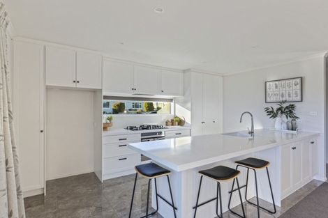 Photo of property in 1 Howe Place, Upper Vogeltown, New Plymouth, 4310