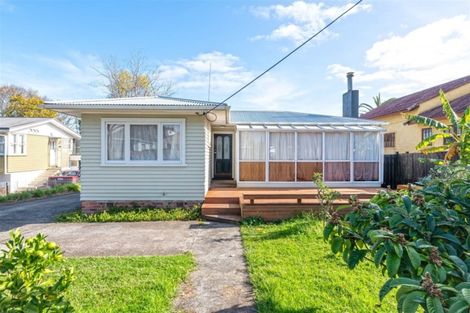 Photo of property in 9 Stephen Avenue, Henderson, Auckland, 0610