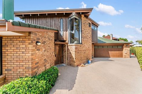 Photo of property in 2/33 Milford Road, Milford, Auckland, 0620