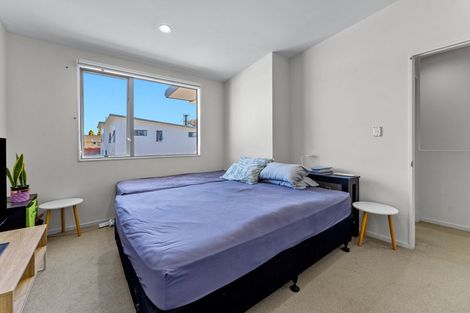 Photo of property in 4/3 Hulme Place, Henderson, Auckland, 0612