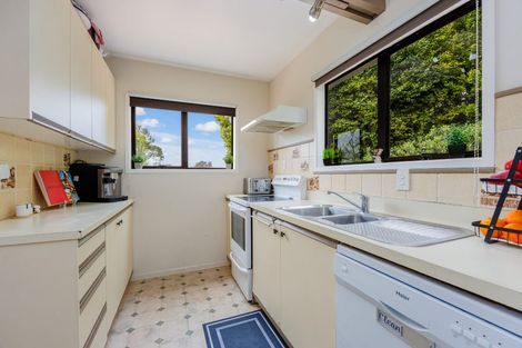 Photo of property in 2/70 Ayton Drive, Totara Vale, Auckland, 0629