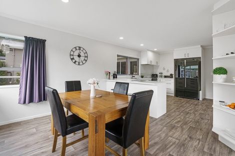 Photo of property in 25 Utauta Street, Waikanae, 5036