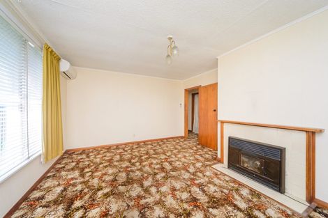 Photo of property in 60 Exeter Crescent, Takaro, Palmerston North, 4412