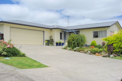 Photo of property in 16 Landon Place, Pukekohe, 2120