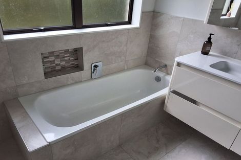 Photo of property in 53 Golfland Drive, Golflands, Auckland, 2013