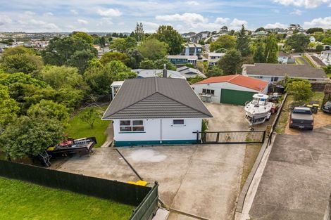 Photo of property in 26 Kaikoura Street, Henderson, Auckland, 0612