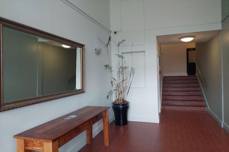 Photo of property in Endeavour Apartments, 24/125u Thorndon Quay, Pipitea, Wellington, 6011