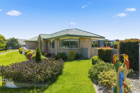 Photo of property in 100 Milne Drive, Paraparaumu, 5032