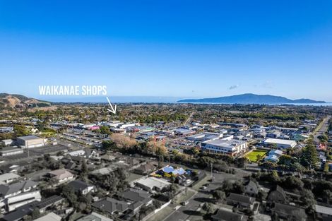 Photo of property in 19 Pehi Kupa Street, Waikanae, 5036