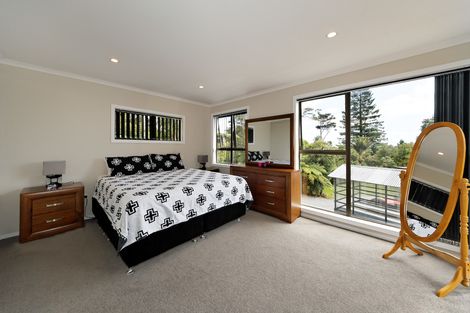 Photo of property in 19 Kohu Road, Titirangi, Auckland, 0604
