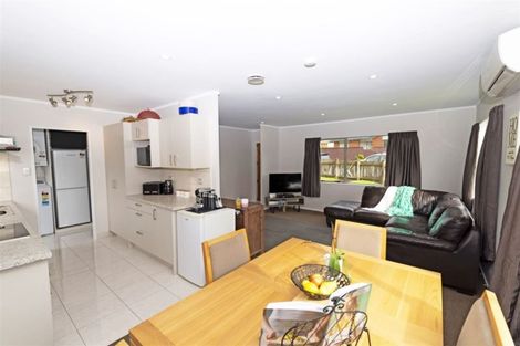 Photo of property in 3 Lori Place, Massey, Auckland, 0614