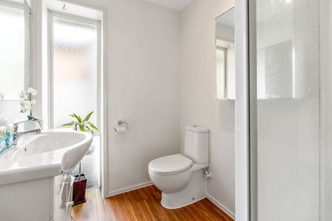 Photo of property in 22 Tiri Road, Milford, Auckland, 0620