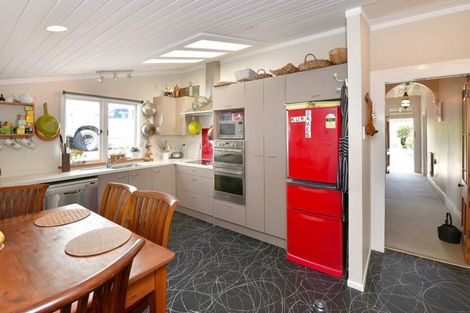 Photo of property in 28 Puriri Street, Helensville, 0800