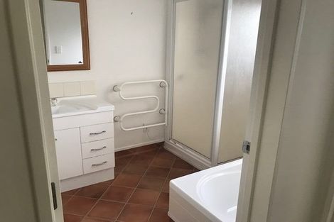 Photo of property in 11 Mannikin Place, Unsworth Heights, Auckland, 0632