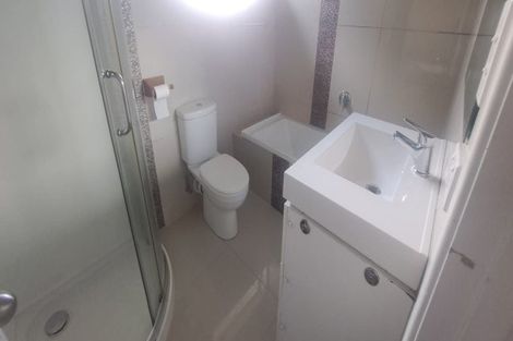 Photo of property in 5 Denver Avenue, Sunnyvale, Auckland, 0612