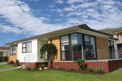 Photo of property in 2/39 Norcross Avenue, Henderson, Auckland, 0612