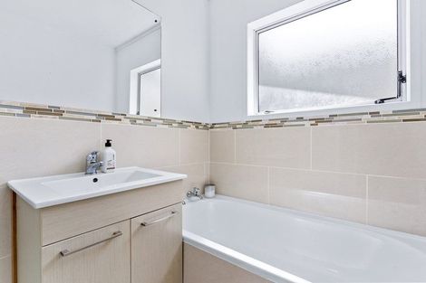Photo of property in 14 Blundell Place, Chatswood, Auckland, 0626