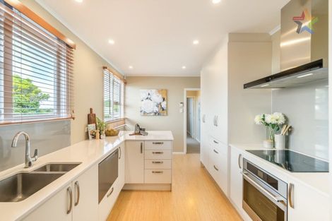 Photo of property in 150 Dowse Drive, Maungaraki, Lower Hutt, 5010