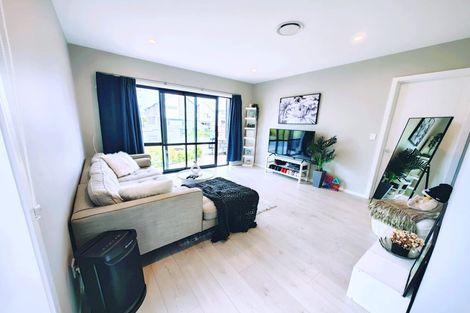 Photo of property in 1 Hea Road, Hobsonville, Auckland, 0616