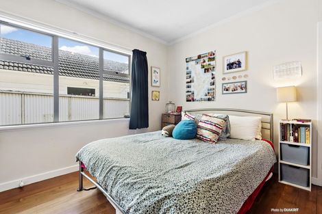 Photo of property in 302 Queens Drive, Lyall Bay, Wellington, 6022