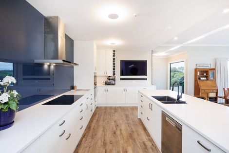 Photo of property in 10 Coutts Way, Fitzherbert, Palmerston North, 4410