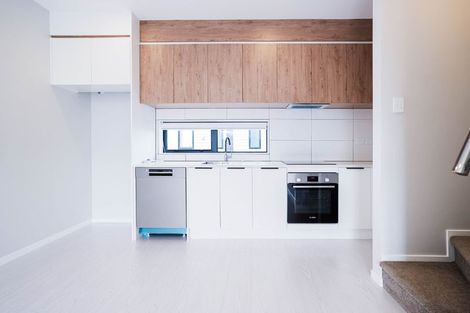 Photo of property in 9/17 Parker Avenue, New Lynn, Auckland, 0600