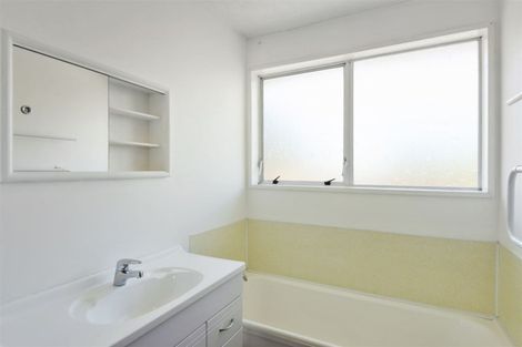 Photo of property in 43 Malabar Crescent, Broomfield, Christchurch, 8042