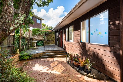 Photo of property in 7 Juneau Place, Glendene, Auckland, 0602