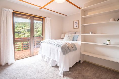 Photo of property in 18 Roys Road, Plimmerton, Porirua, 5026