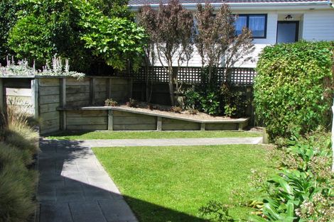 Photo of property in 47 Fitzpatrick Street, Newlands, Wellington, 6037