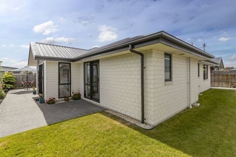 Photo of property in 15 Grey View Grove, Rangiora, 7400