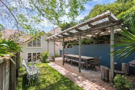 Photo of property in 210 Oriental Parade, Oriental Bay, Wellington, 6011