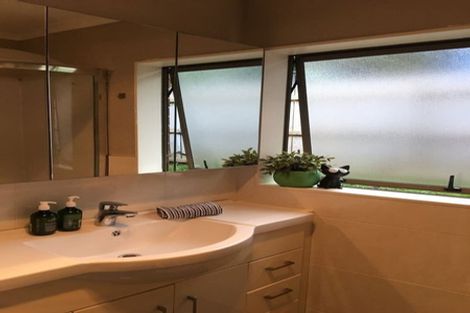 Photo of property in 22 Lynden Avenue, Hillcrest, Auckland, 0627