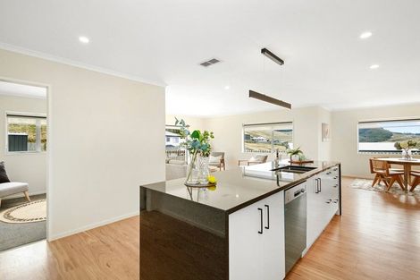 Photo of property in 127 Amesbury Drive, Churton Park, Wellington, 6037
