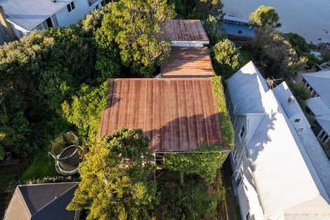 Photo of property in 174 Nevay Road, Karaka Bays, Wellington, 6022