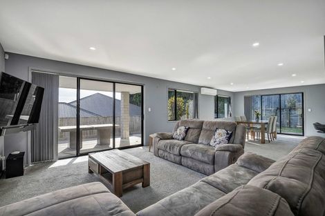 Photo of property in 2 Frederick Place, Whalers Gate, New Plymouth, 4310