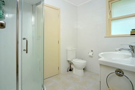 Photo of property in 1 Segedin Place, Glenfield, Auckland, 0629