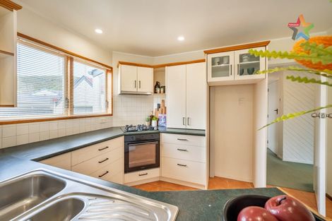 Photo of property in 3 Mcenroe Grove, Naenae, Lower Hutt, 5011