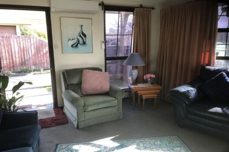 Photo of property in 37 Karnak Crescent, Russley, Christchurch, 8042