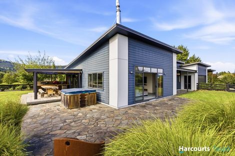 Photo of property in 92 Lisland Drive, Kinloch, Taupo, 3377