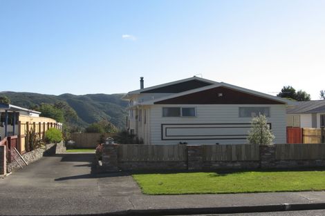 Photo of property in 22 Robson Street, Stokes Valley, Lower Hutt, 5019