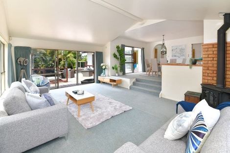 Photo of property in 77 Matija Place, Red Beach, 0932