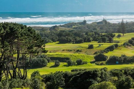 Photo of property in 393 Motutara Road, Muriwai, Waimauku, 0881
