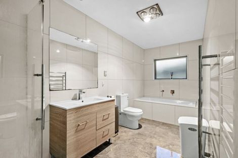 Photo of property in 102b San Marino Drive West, Henderson, Auckland, 0612
