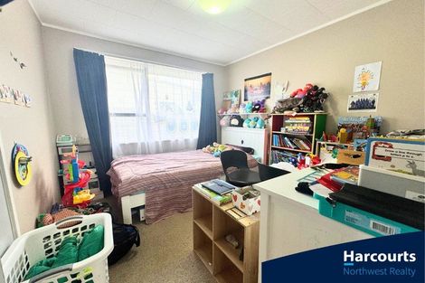Photo of property in 727 Swanson Road, Swanson, Auckland, 0612