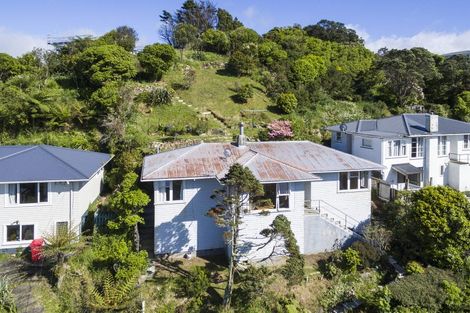 Photo of property in 106 Ruskin Road, Newlands, Wellington, 6037